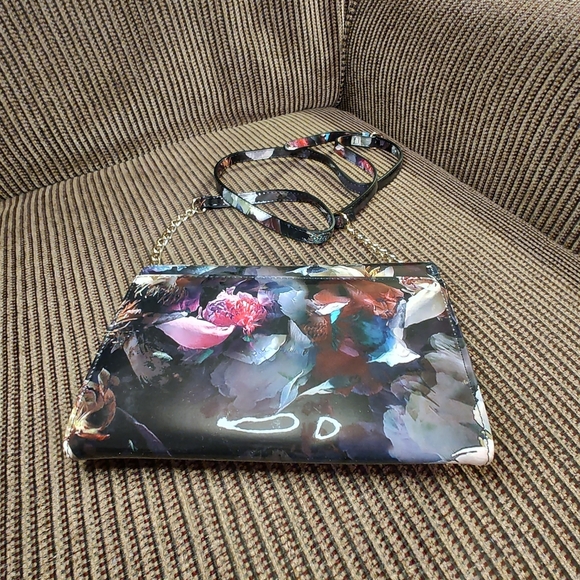 Betsey Johnson Handbag Crossbody Wallet With Black Floral Pattern EUC - Picture 2 of 12